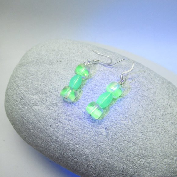 Uranium glass bead earrings - Picture 5 of 14